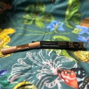 New Butter London Lumimatte 2-in-1 Concealer & Brightening Duo in Tan